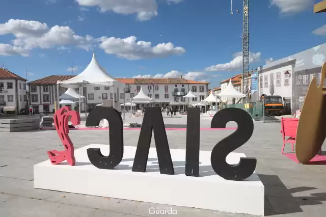 Praça Luís de Camões - Em dia de SIAC 2, Simpósio Internacional de Arte Contemporânea 2 (foto de 2017)